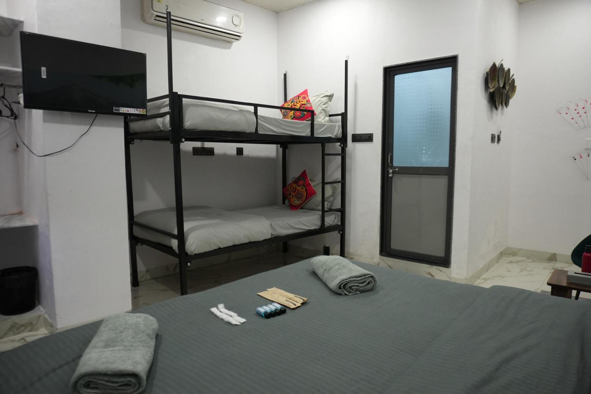 Hotel Funky Backpackers à Udaipur Extérieur photo