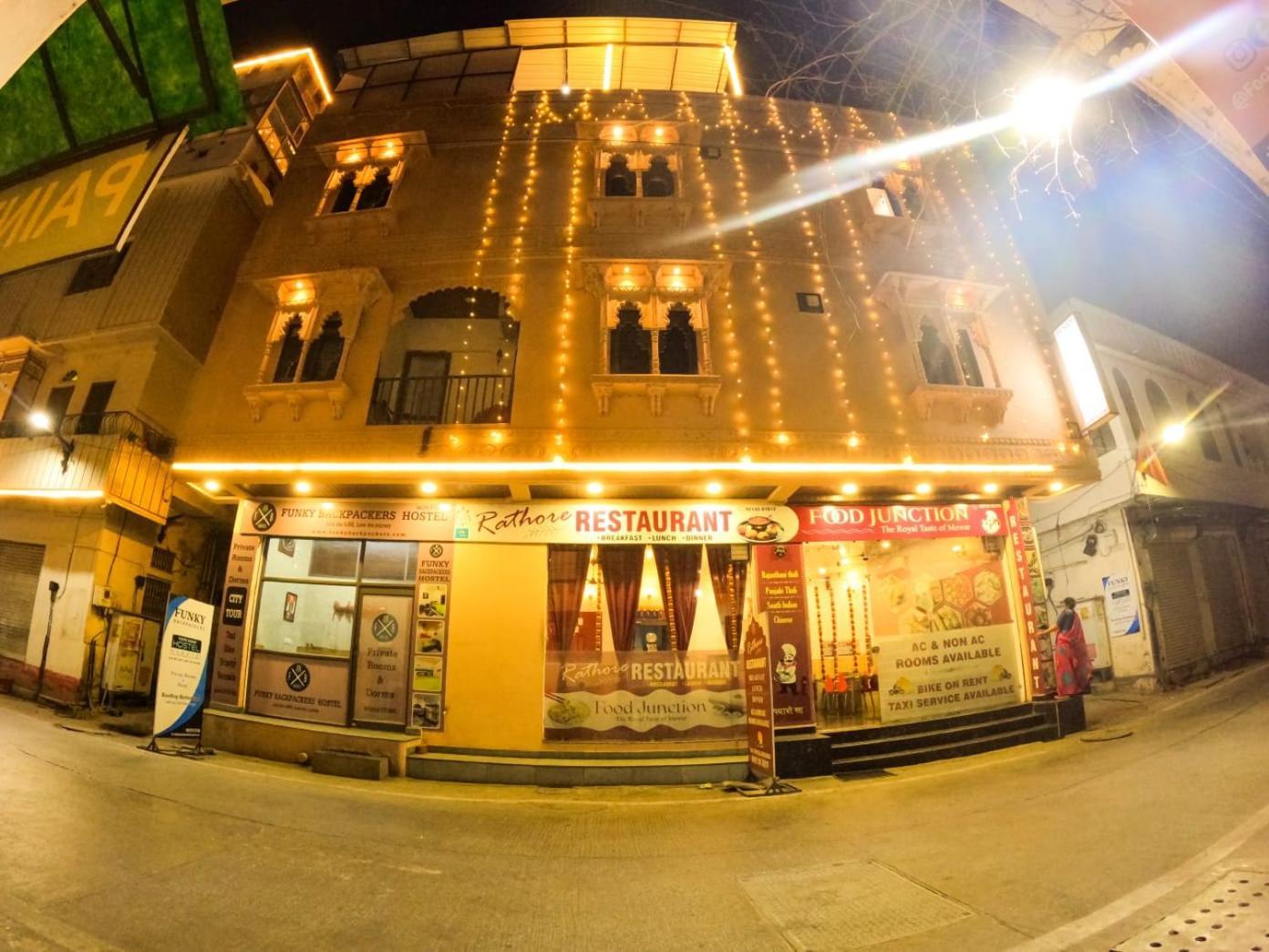 Hotel Funky Backpackers à Udaipur Extérieur photo